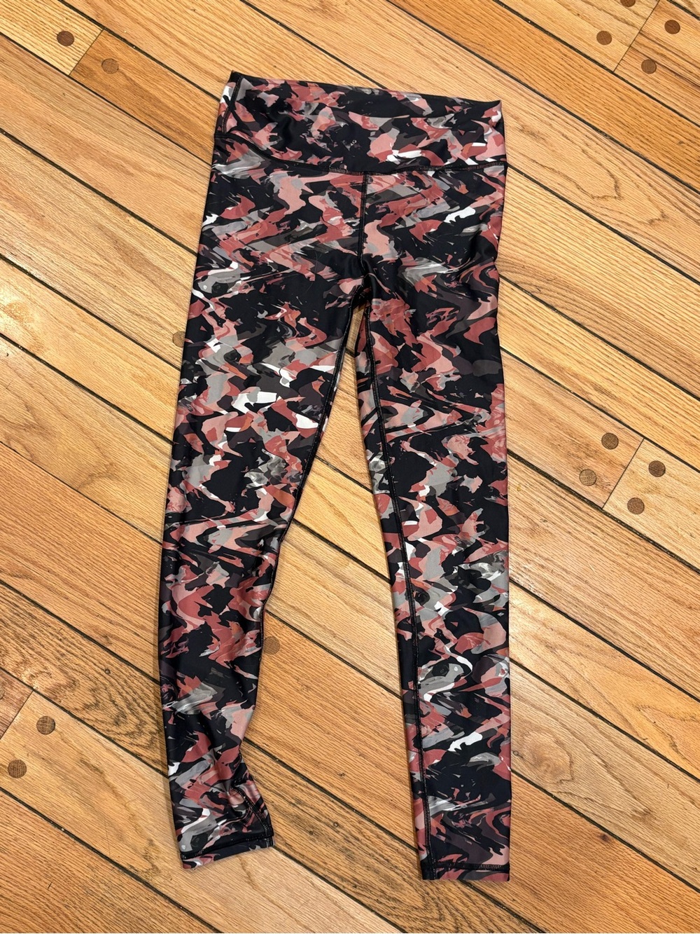 Fabletics Powerhold Pink Camo Performance workout Leggings size large